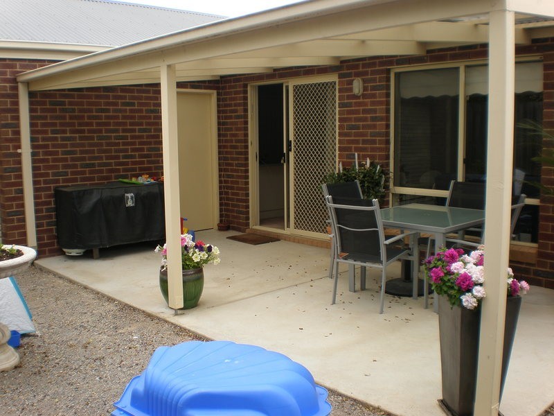 17 Huon Crescent, Leopold VIC 3224