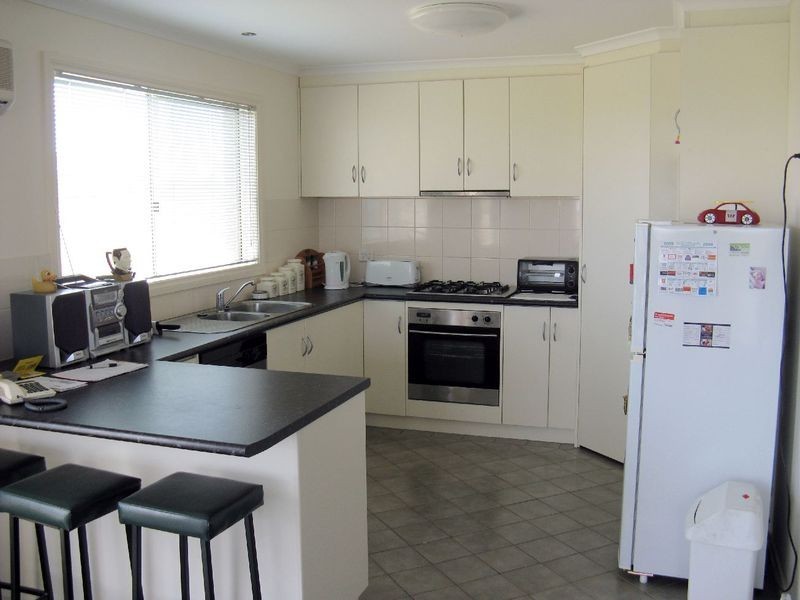 2/42 Donvale Drive, Leopold VIC 3224