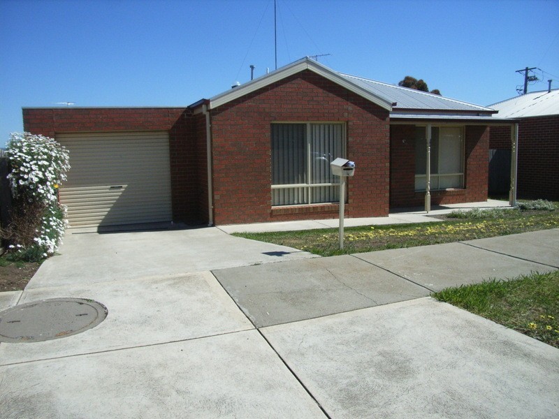 4 Huon Crescent, Leopold VIC 3224