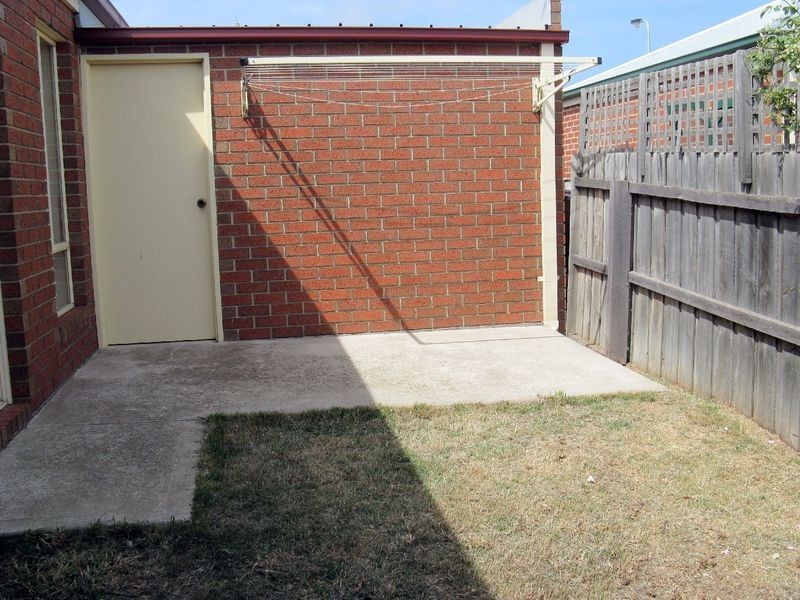 4 Huon Crescent, Leopold VIC 3224