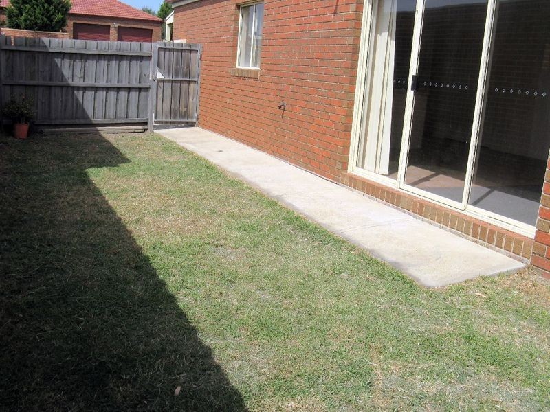 4 Huon Crescent, Leopold VIC 3224