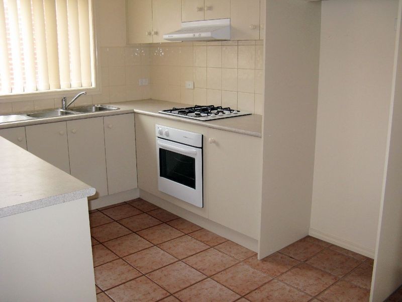 4 Huon Crescent, Leopold VIC 3224