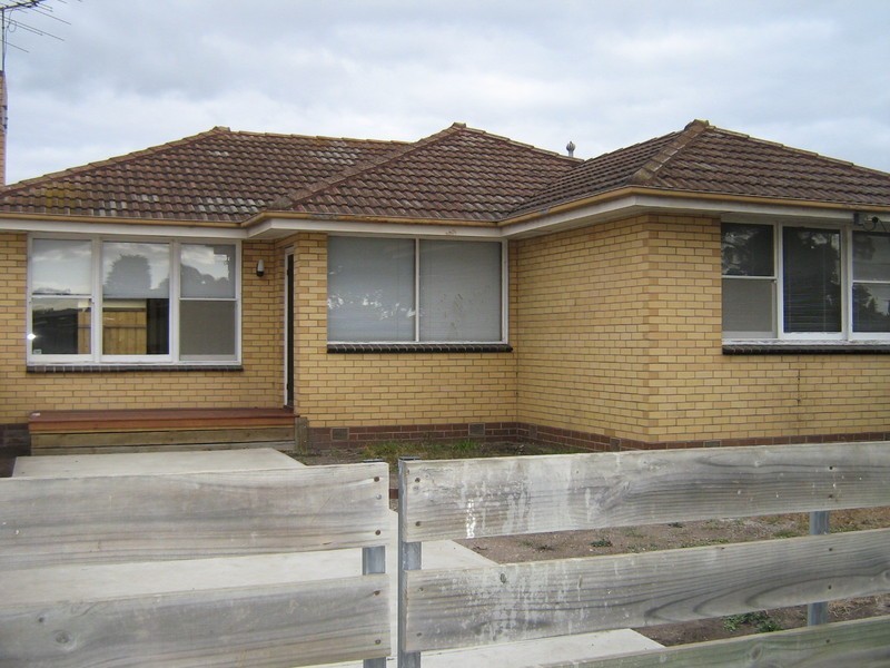 50 Wilsons Road, Newcomb VIC 3219