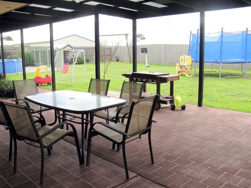 33 Trumper Crescent, Leopold VIC 3224