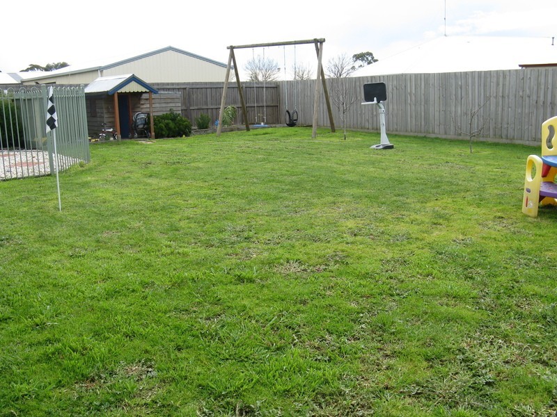 33 Trumper Crescent, Leopold VIC 3224