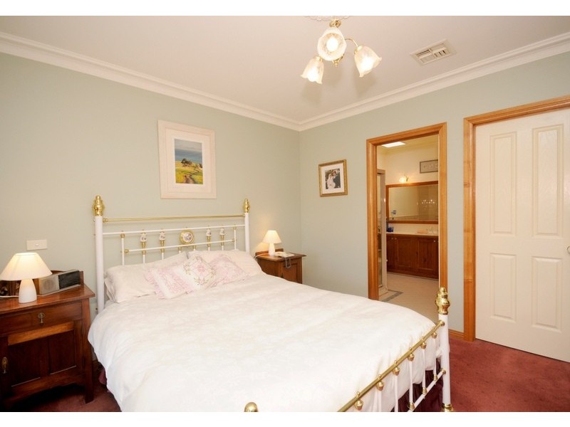 6 Dahlhaus Court, Leopold VIC 3224