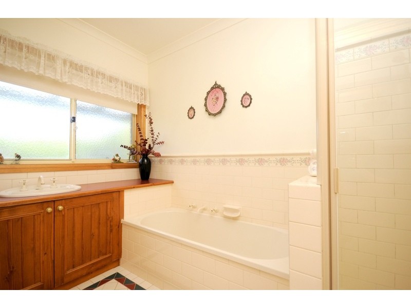 6 Dahlhaus Court, Leopold VIC 3224