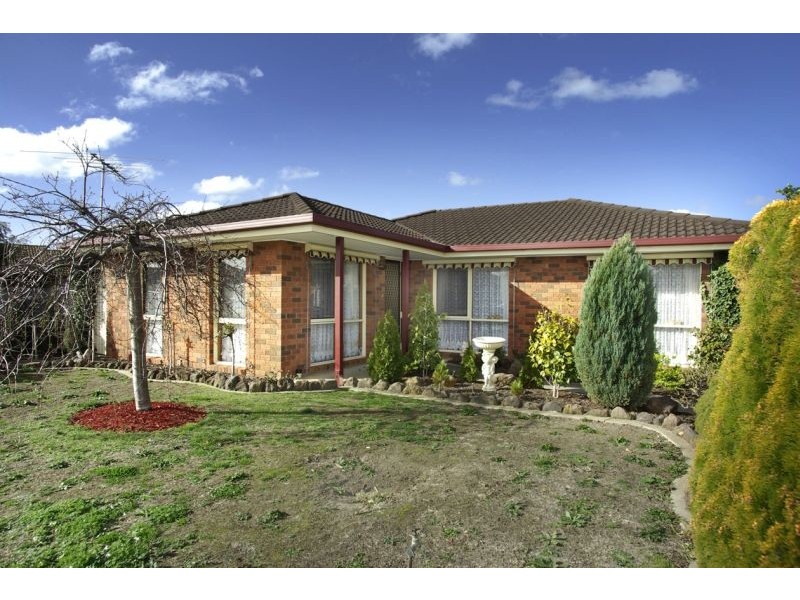 10 Cloverdale  Drive, Corio VIC 3214