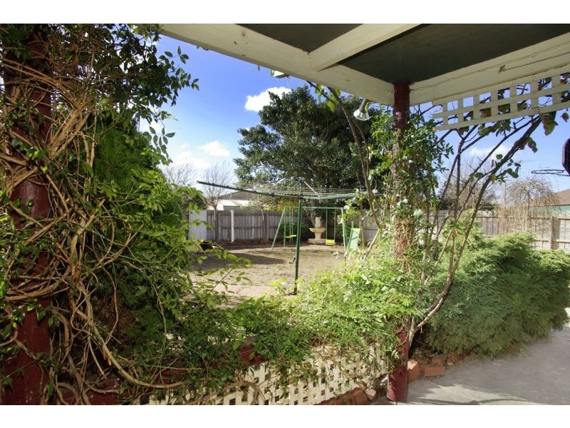 10 Cloverdale  Drive, Corio VIC 3214