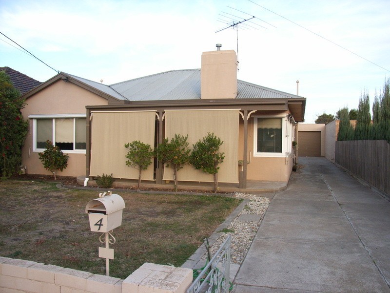 4 Maple Crescent, Bell Park VIC 3215