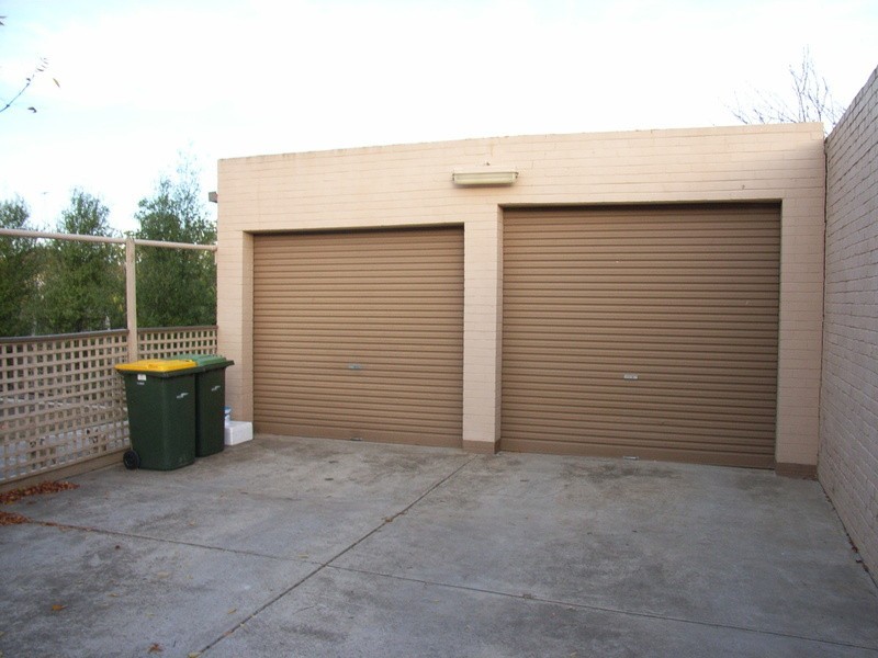 4 Maple Crescent, Bell Park VIC 3215