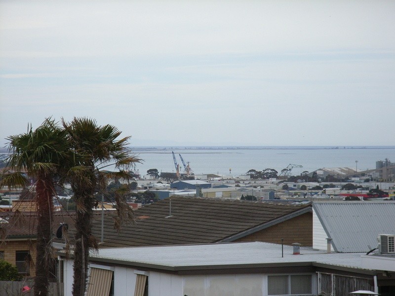 13 Forfar Road, Hamlyn Heights VIC 3215