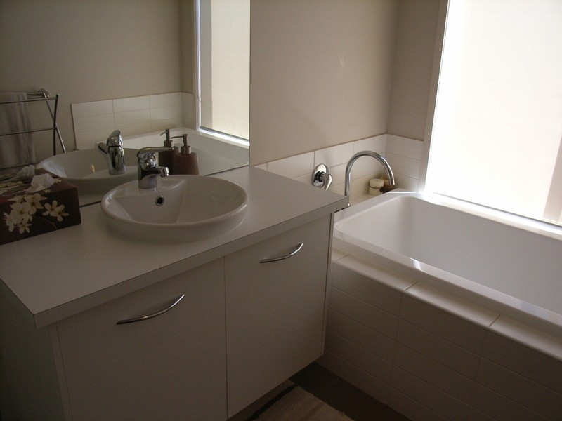 6 Hipwell Court, Lovely Banks VIC 3221