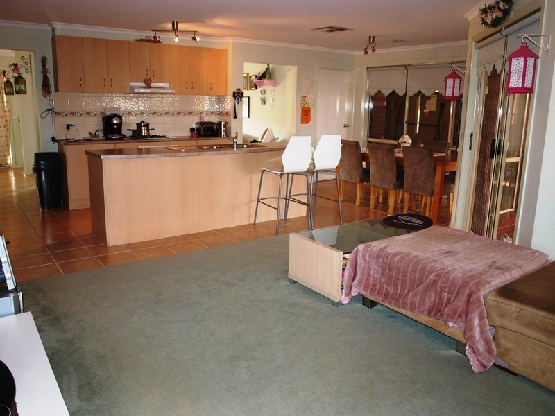 8 McCubbin Court, Corio VIC 3214