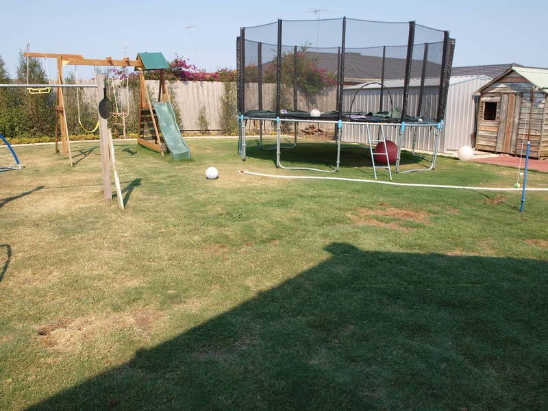 8 McCubbin Court, Corio VIC 3214