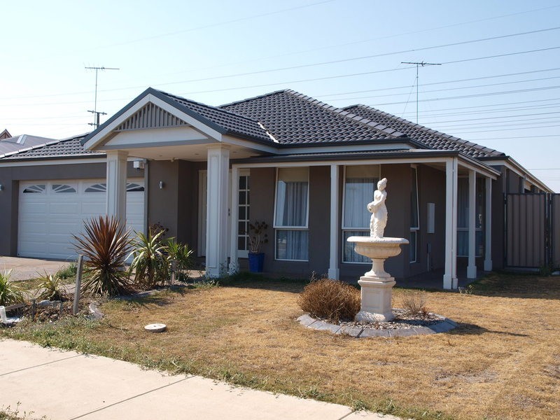 16 Hipwell Court, Lovely Banks VIC 3221