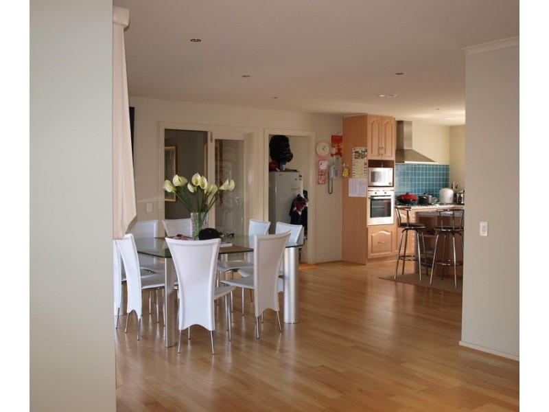 16 Hipwell Court, Lovely Banks VIC 3221