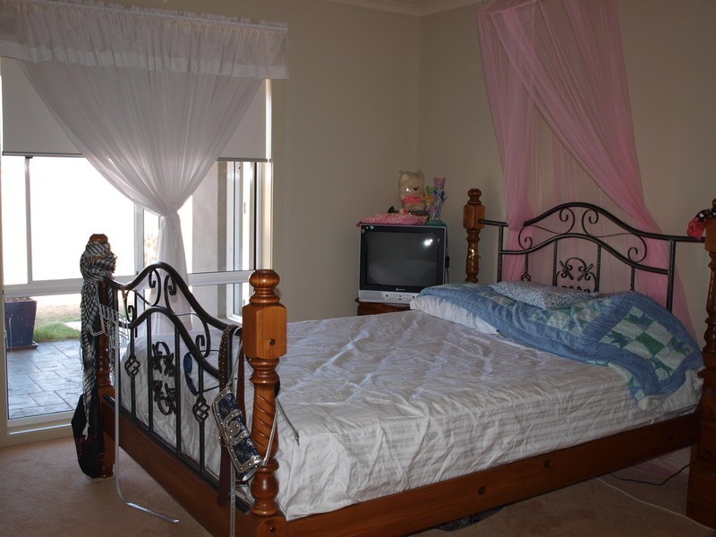 16 Hipwell Court, Lovely Banks VIC 3221