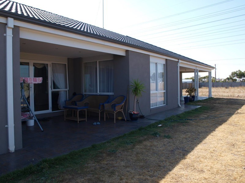 16 Hipwell Court, Lovely Banks VIC 3221