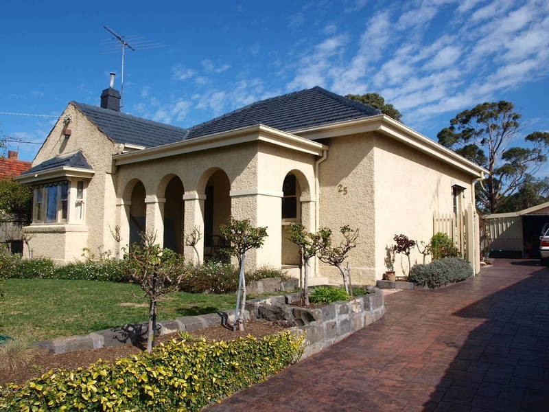 25 Shannon Avenue, Hamlyn Heights VIC 3215