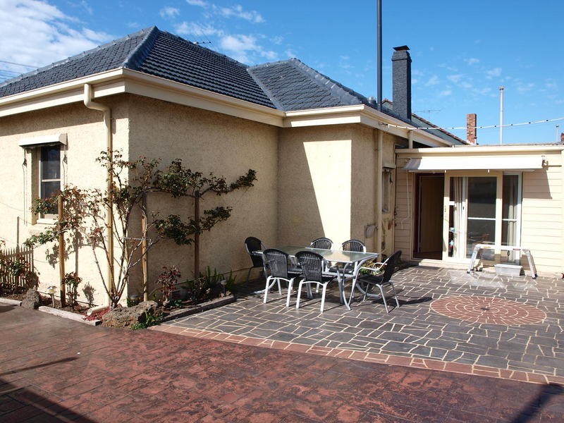 25 Shannon Avenue, Hamlyn Heights VIC 3215