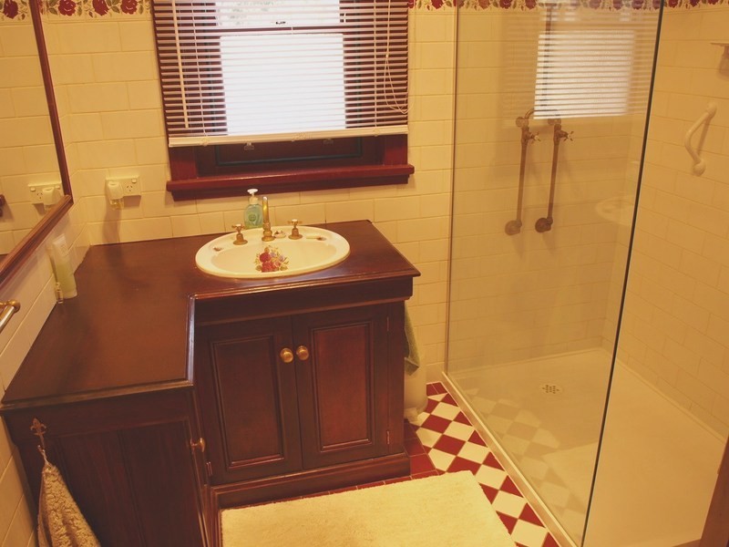 25 Shannon Avenue, Hamlyn Heights VIC 3215