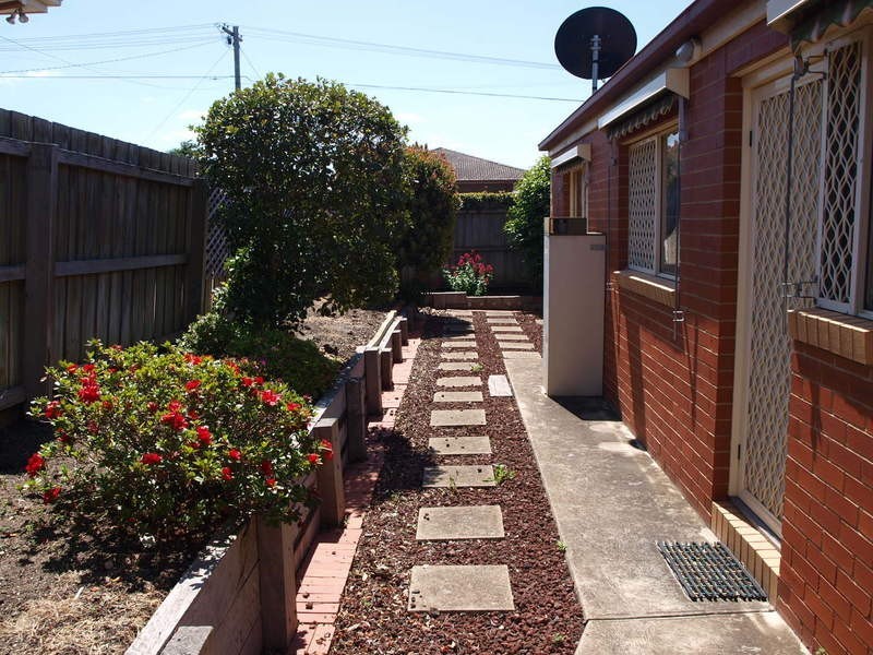 2/36 Eagleview Crescent, Bell Post Hill VIC 3215