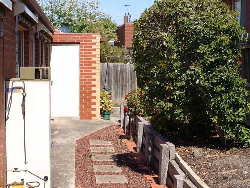 2/36 Eagleview Crescent, Bell Post Hill VIC 3215