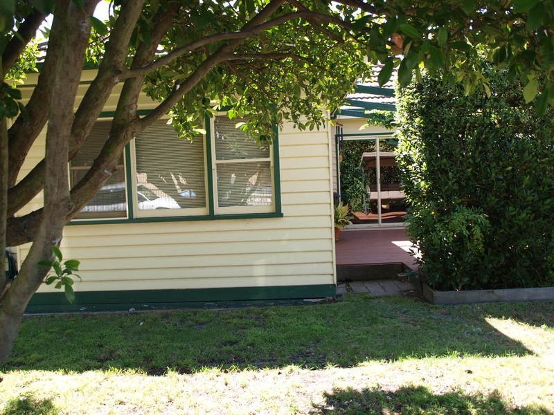 13 Highview Parade, Hamlyn Heights VIC 3215