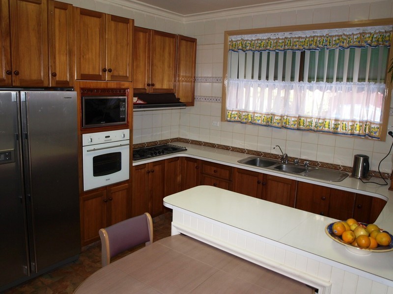 12 June Avenue, Hamlyn Heights VIC 3215