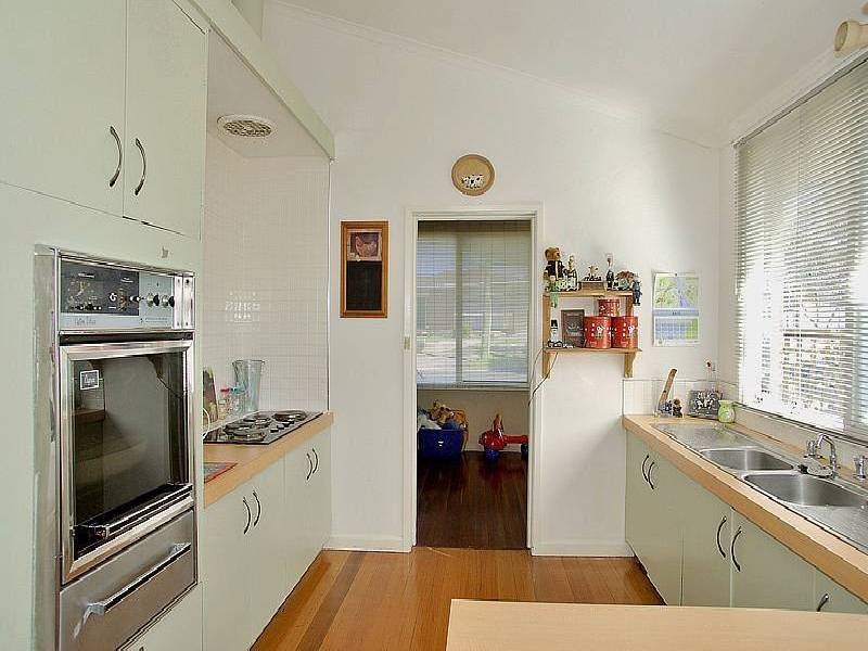 2 Daventry  Avenue, Grovedale VIC 3216