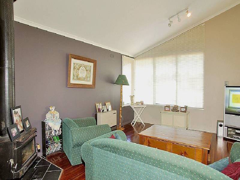2 Daventry  Avenue, Grovedale VIC 3216