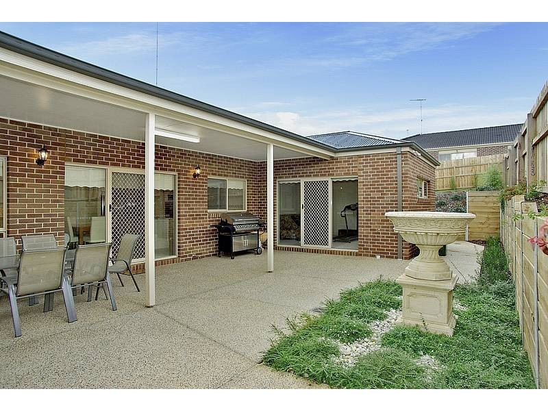 4 Beaujolais Place, Waurn Ponds VIC 3216