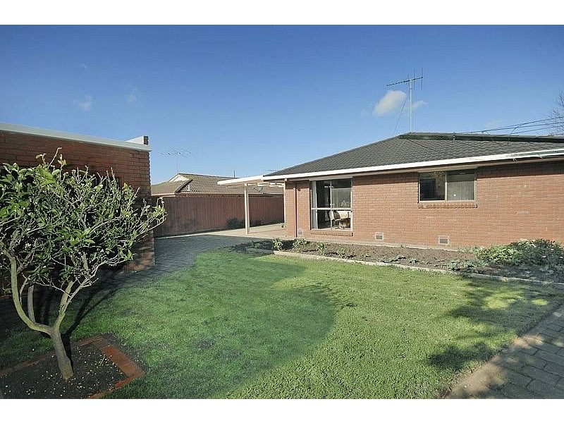 8 Wingarra Drive, Grovedale VIC 3216
