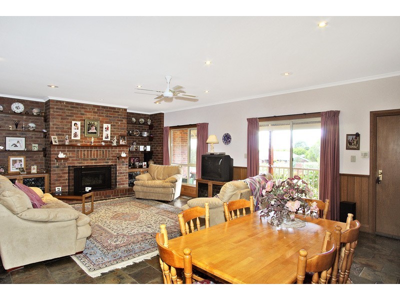 11 Bourbon Way, Waurn Ponds VIC 3216