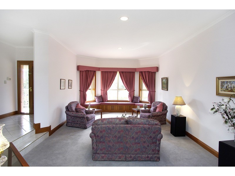 11 Bourbon Way, Waurn Ponds VIC 3216