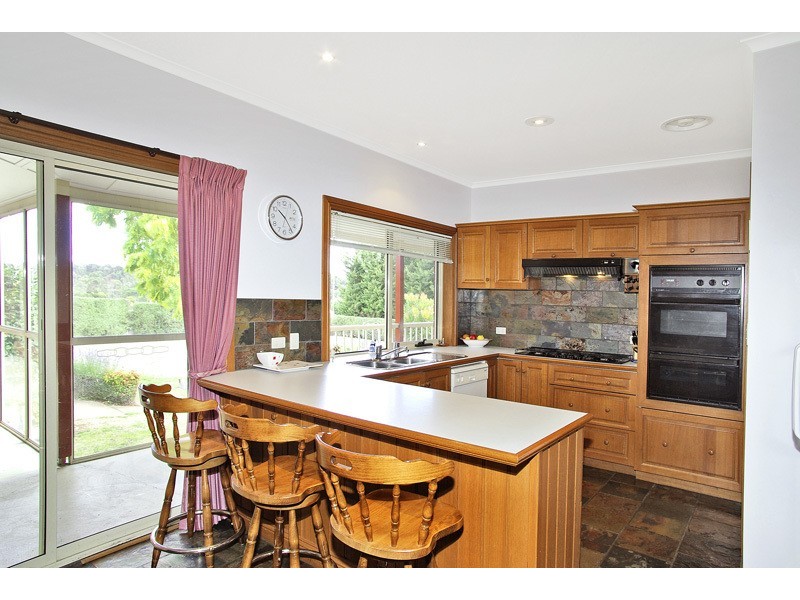 11 Bourbon Way, Waurn Ponds VIC 3216