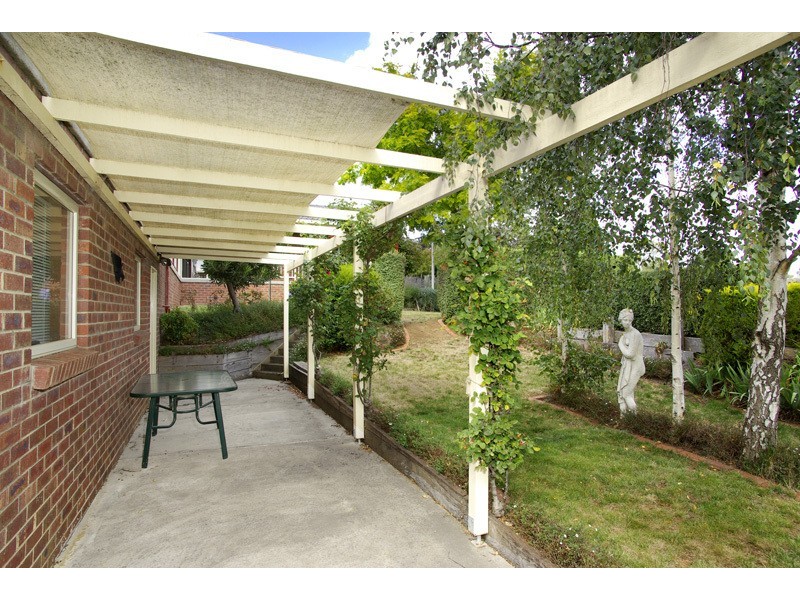 11 Bourbon Way, Waurn Ponds VIC 3216