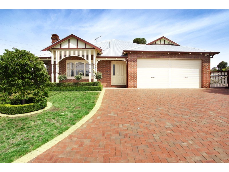 4 Butler Court, Highton VIC 3216