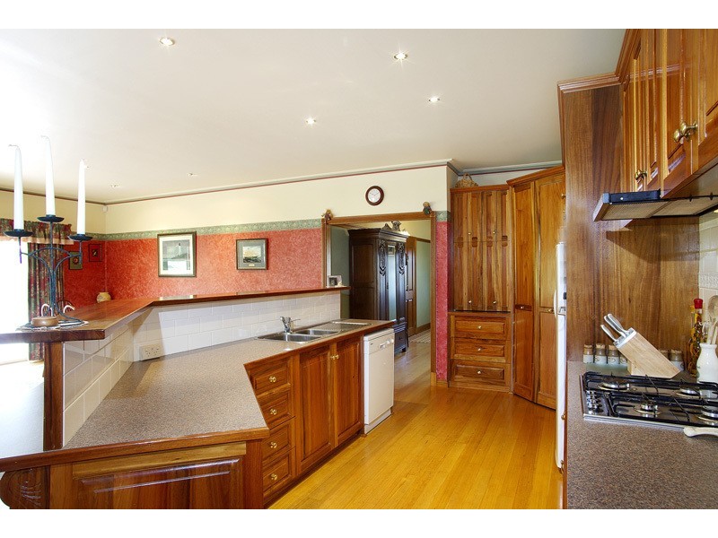 4 Butler Court, Highton VIC 3216