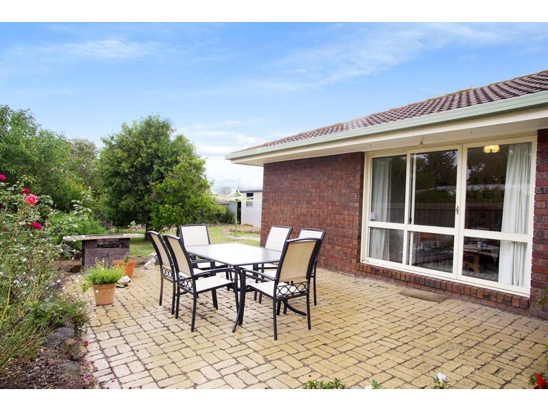 8 Hansen Drive, Grovedale VIC 3216