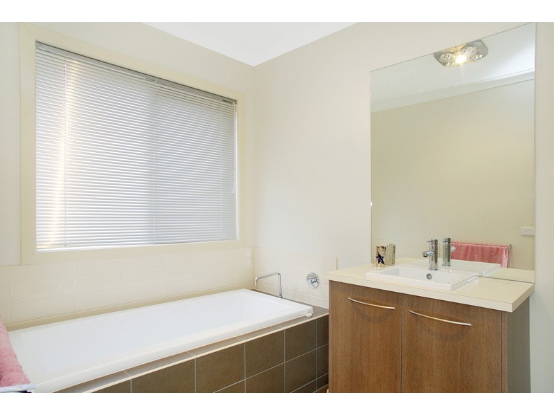 35 Peppertree Rise, Waurn Ponds VIC 3216