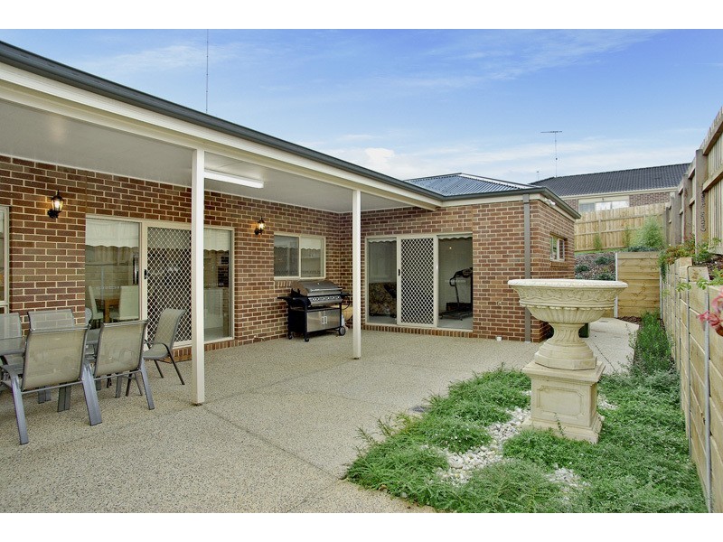 4 Beaujolais Place, Waurn Ponds VIC 3216