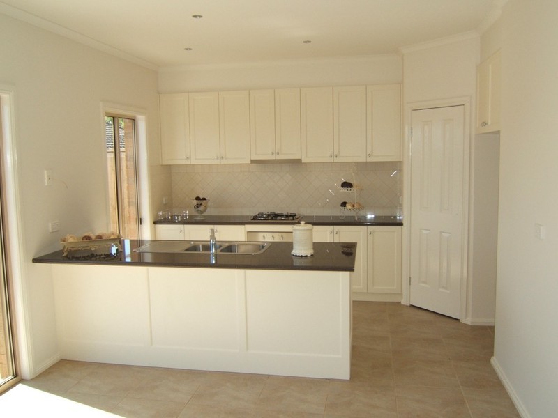 2/7A Silkwood Close, Highton VIC 3216