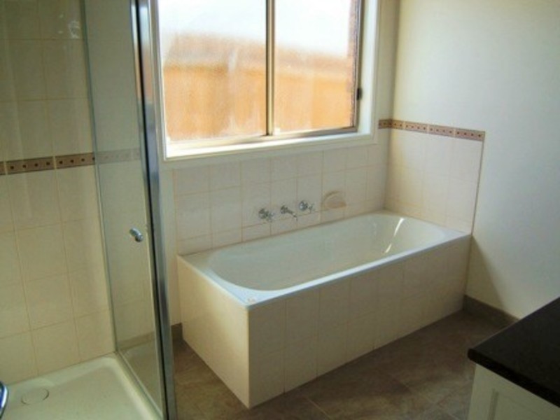 2/7A Silkwood Close, Highton VIC 3216