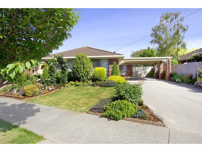 14 Tanunda Grove, Belmont VIC 3216