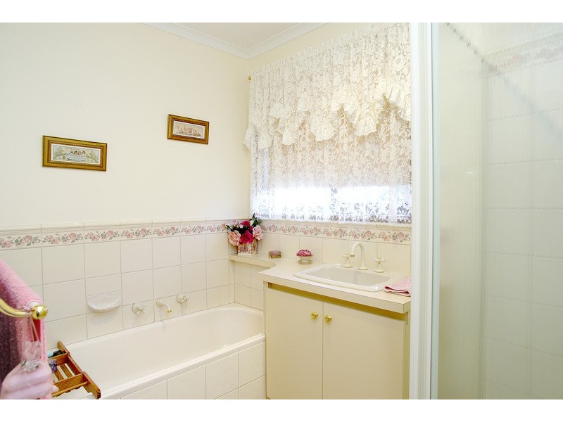 14 Tanunda Grove, Belmont VIC 3216