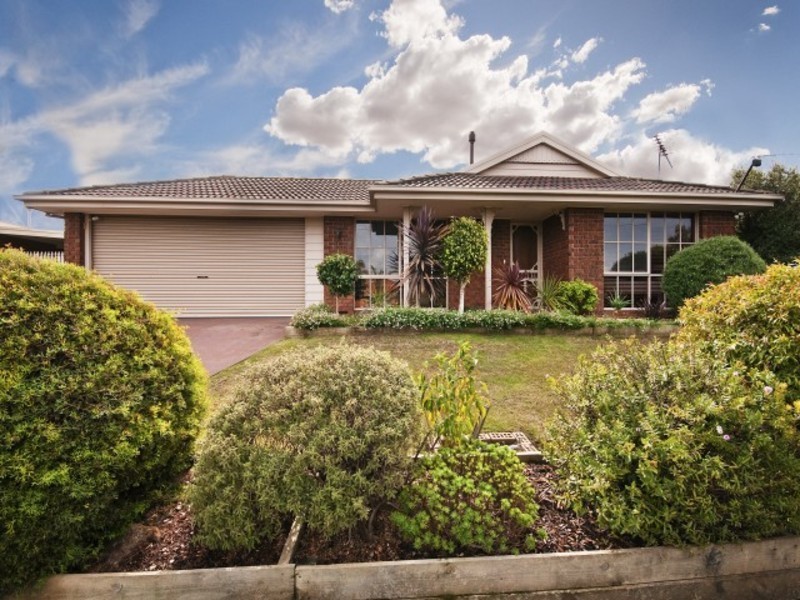 8 Mulholland Crescent, Grovedale VIC 3216
