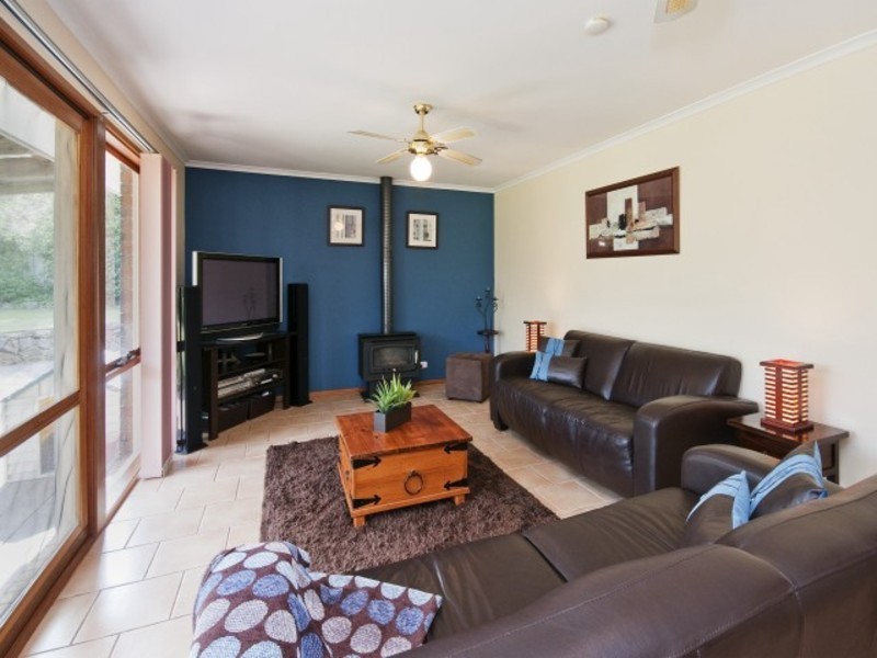 8 Mulholland Crescent, Grovedale VIC 3216