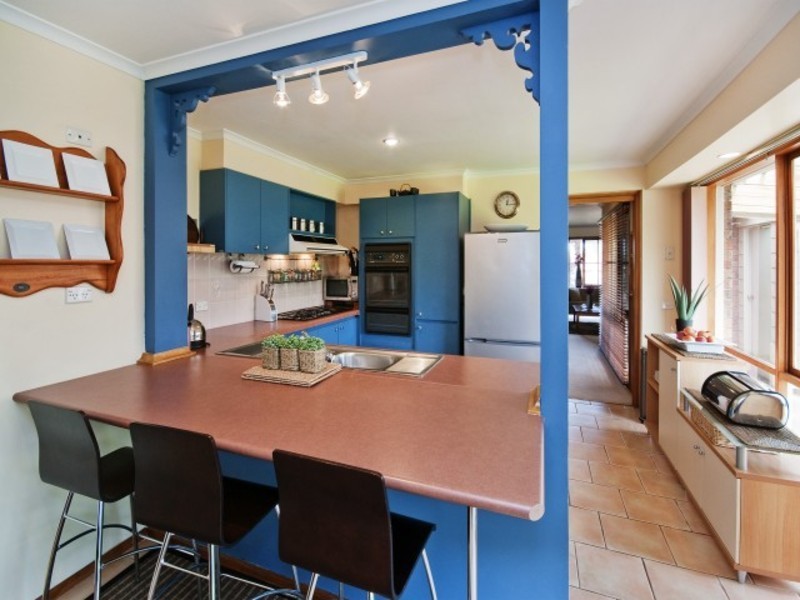 8 Mulholland Crescent, Grovedale VIC 3216
